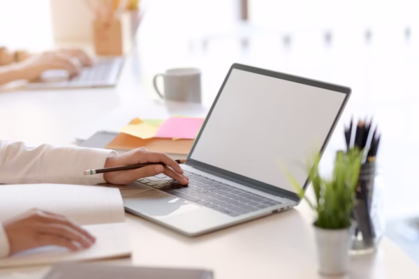 Kiedy warto przestać używać adresu domowego w firmie i wybrać wirtualne biuro w Łodzi?