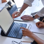 Firmy IT w Łodzi wybierające wirtualny adres zamiast tradycyjnego biura.