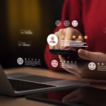 Klient sprawdza opinie i adres firmy przed podjęciem współpracy.